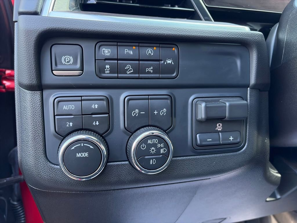 Used 2025 Chevrolet Suburban LT w/ Comfort Package AWD/4WD image 22