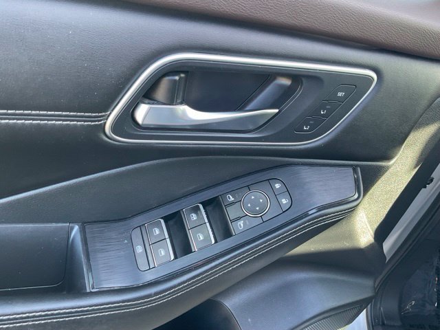 Used 2022 Nissan Rogue Platinum w/ Head-Up Display Package AWD/4WD image 12