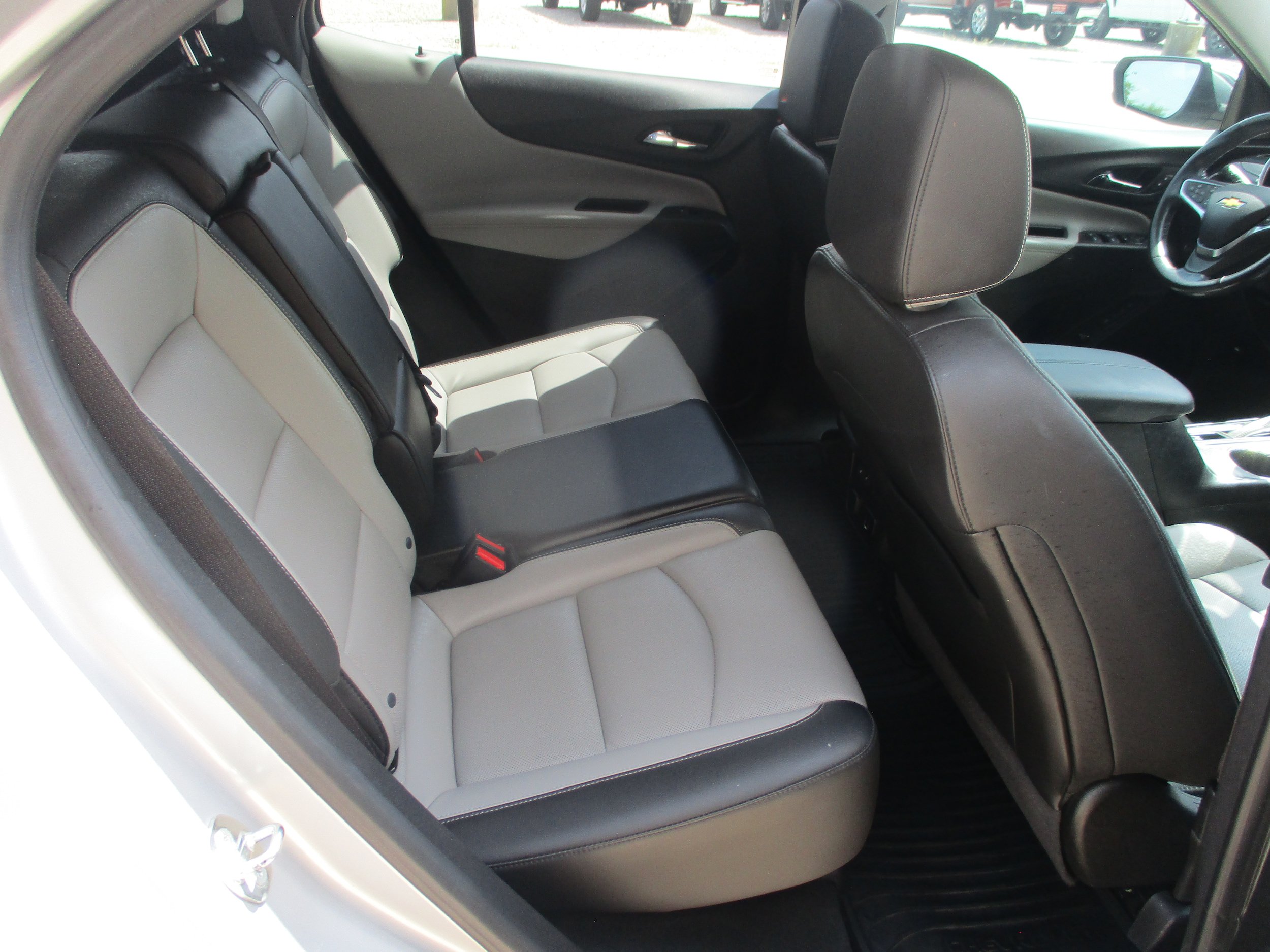 Used 2018 Chevrolet Equinox Premier FWD image 9