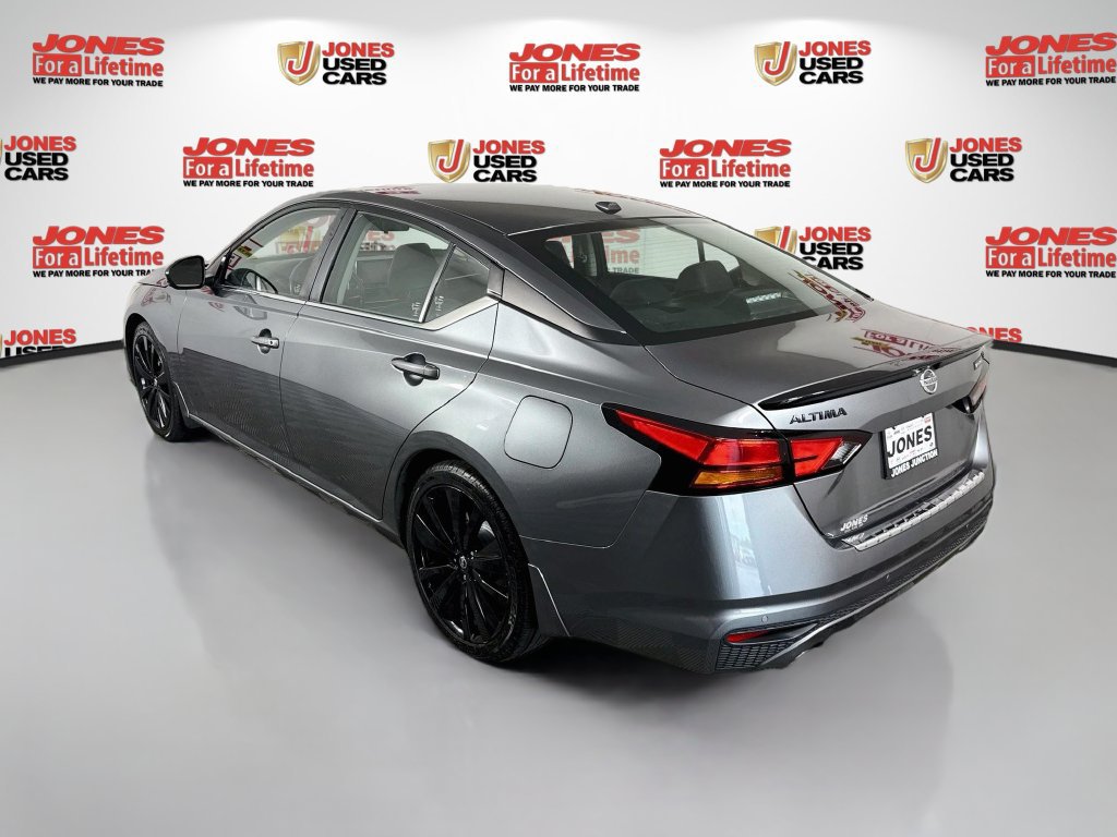 Used 2022 Nissan Altima 2.5 SR w/ Midnight Edition Package FWD image 2