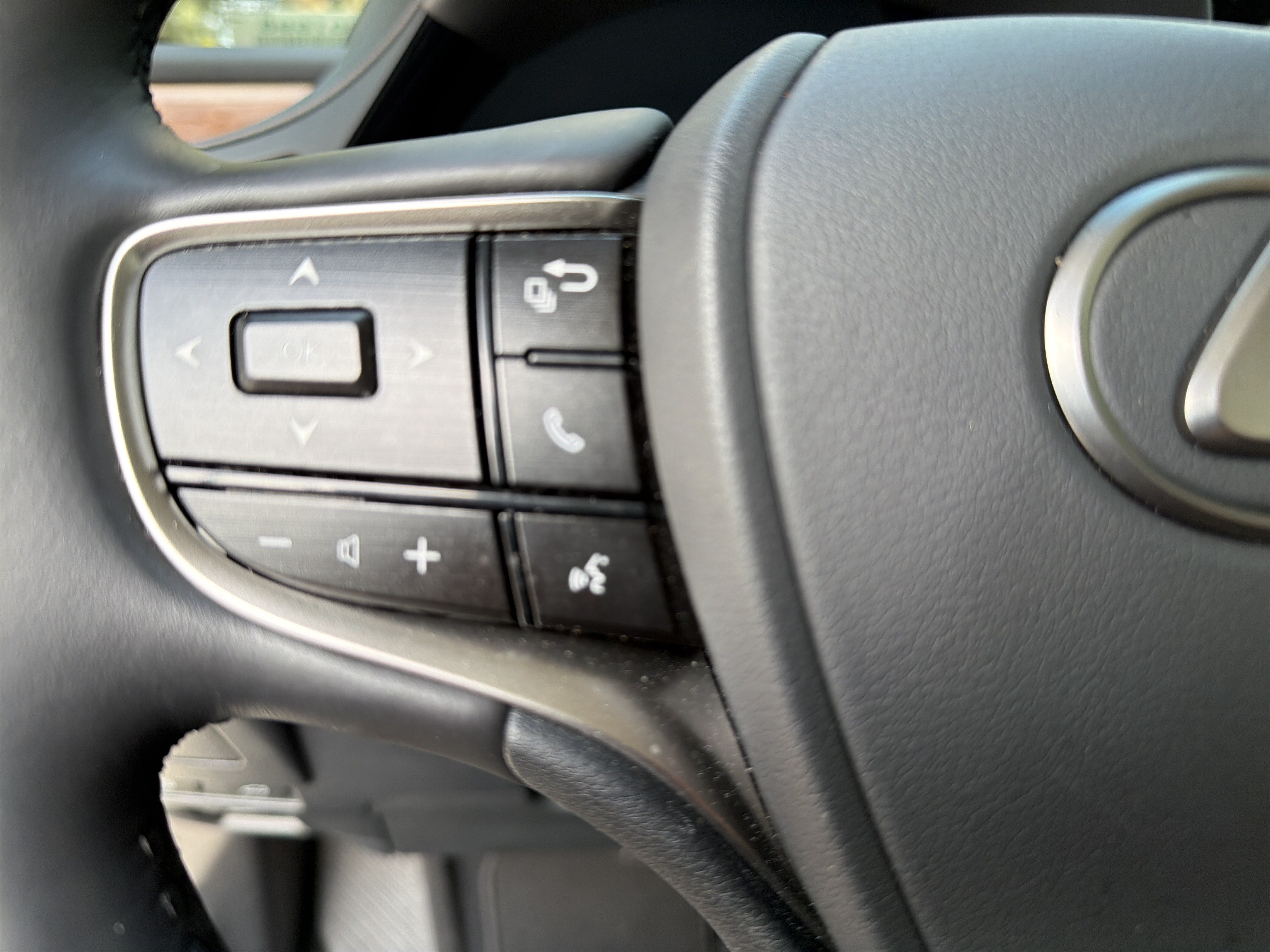 Used 2025 Lexus ES 350 w/ Premium Package FWD image 18