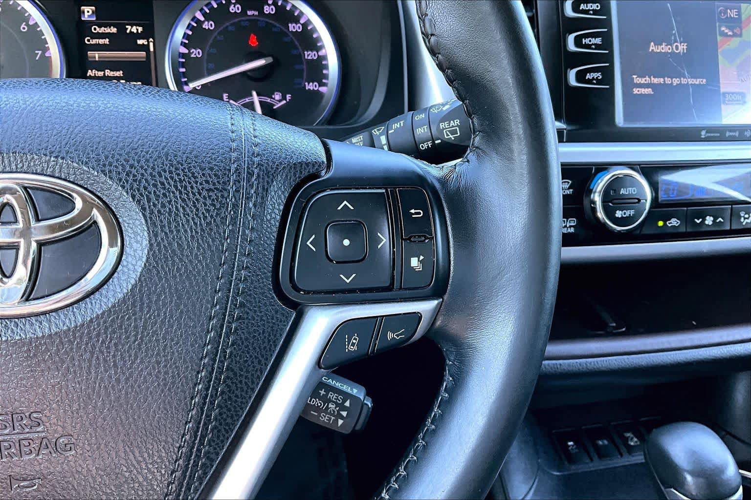 Used 2018 Toyota Highlander XLE image 24