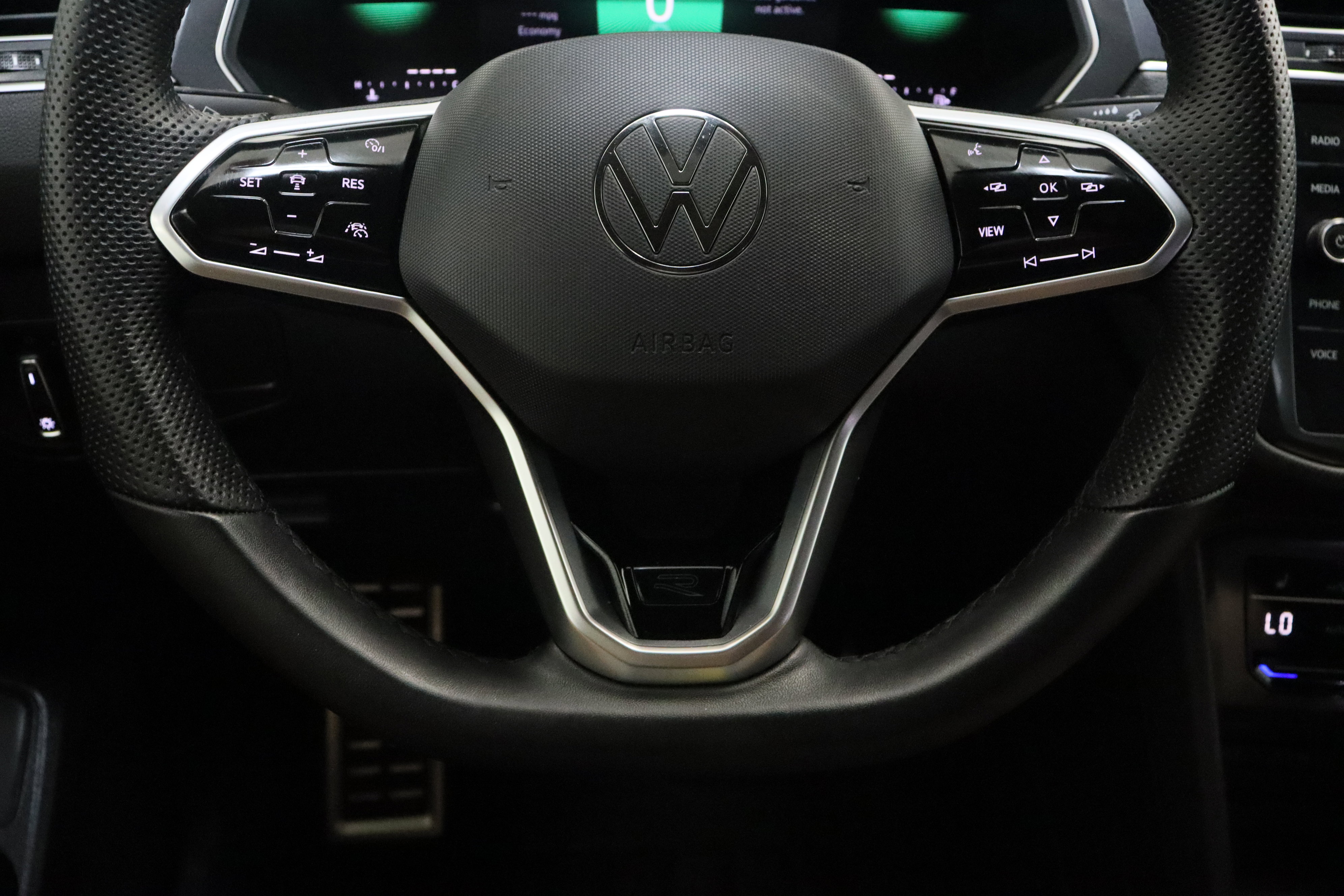 Used 2024 Volkswagen Tiguan SE R-Line FWD image 24