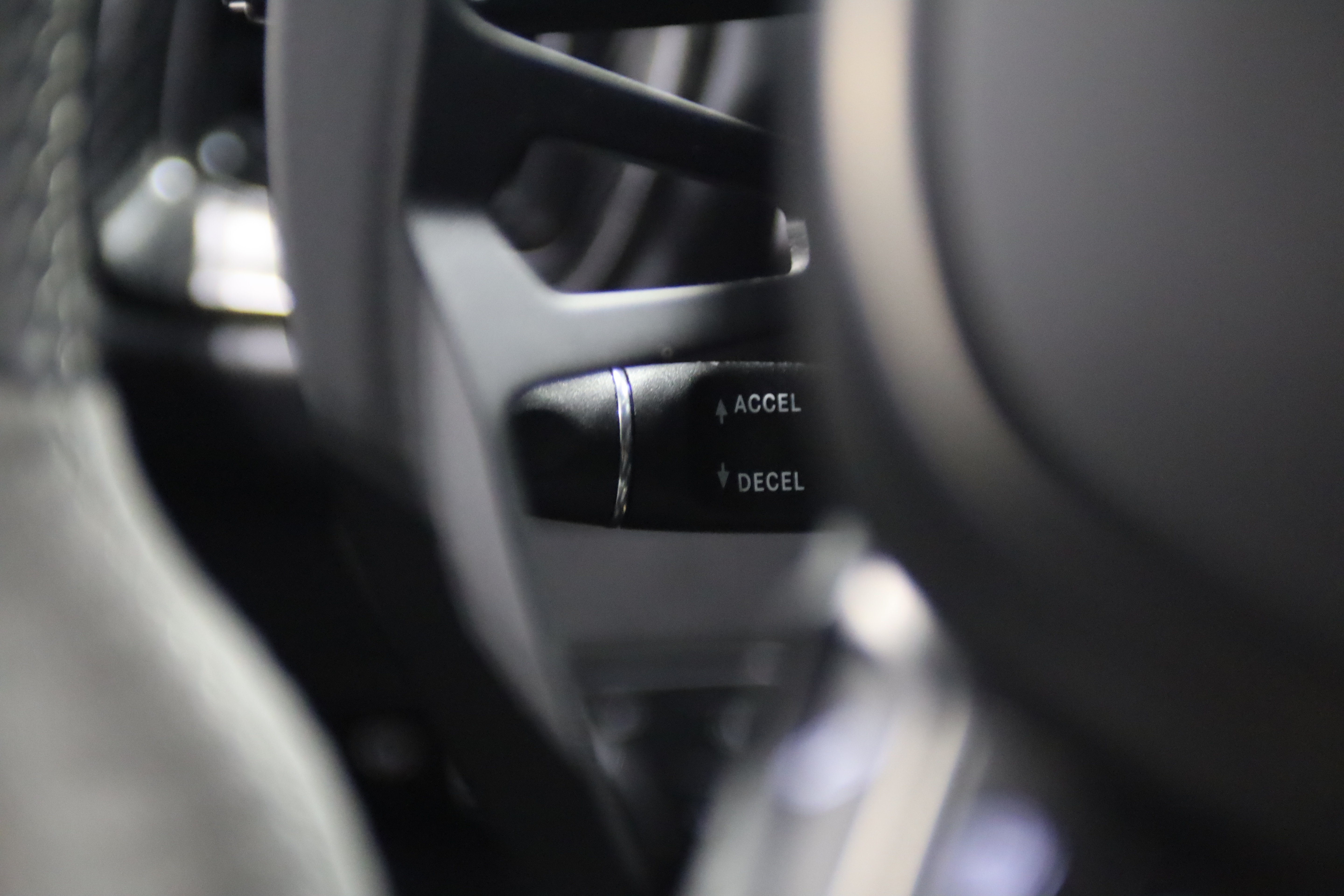 Used 2023 Aston Martin V8 Vantage Coupe RWD image 20