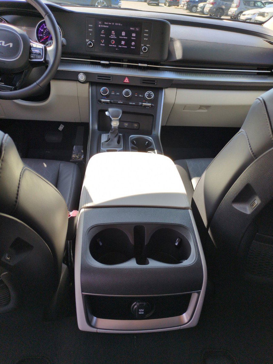 Used 2023 Kia Carnival LX FWD image 34