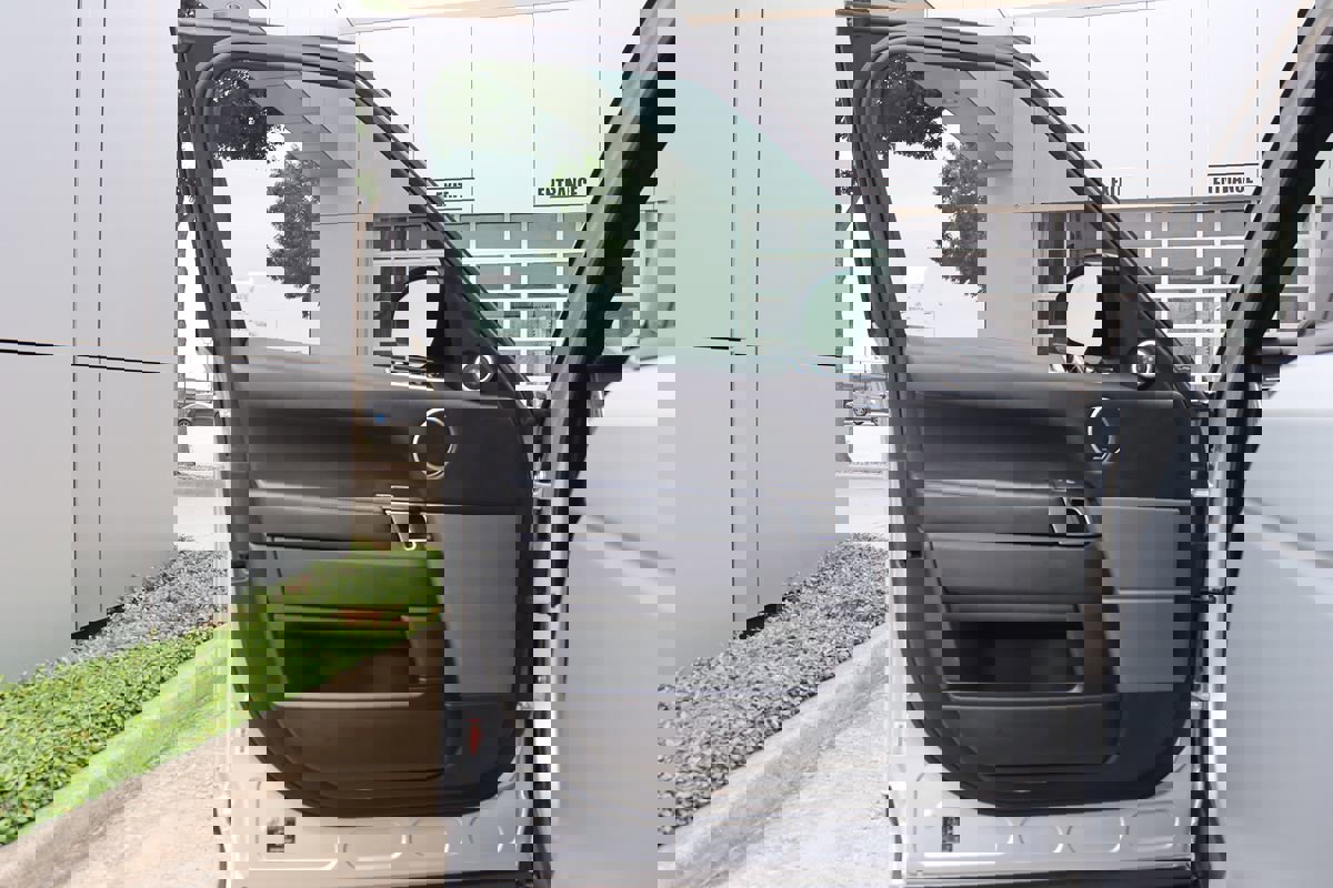 Used 2018 Land Rover Range Rover Sport HSE Dynamic image 41