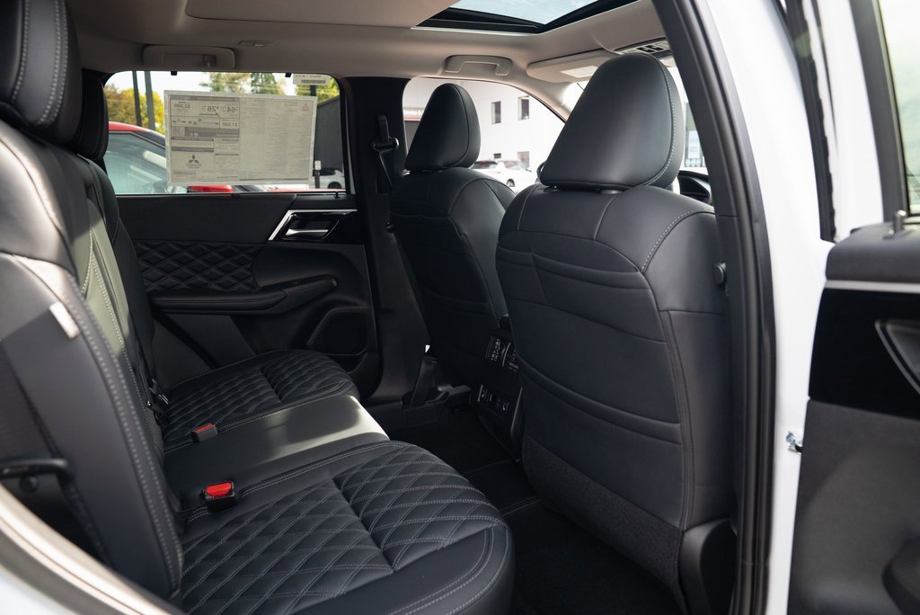 New 2025 Mitsubishi Outlander SEL image 23