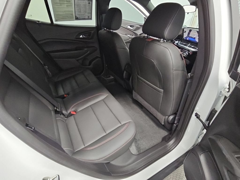 Used 2024 Chevrolet Trax RS FWD image 33