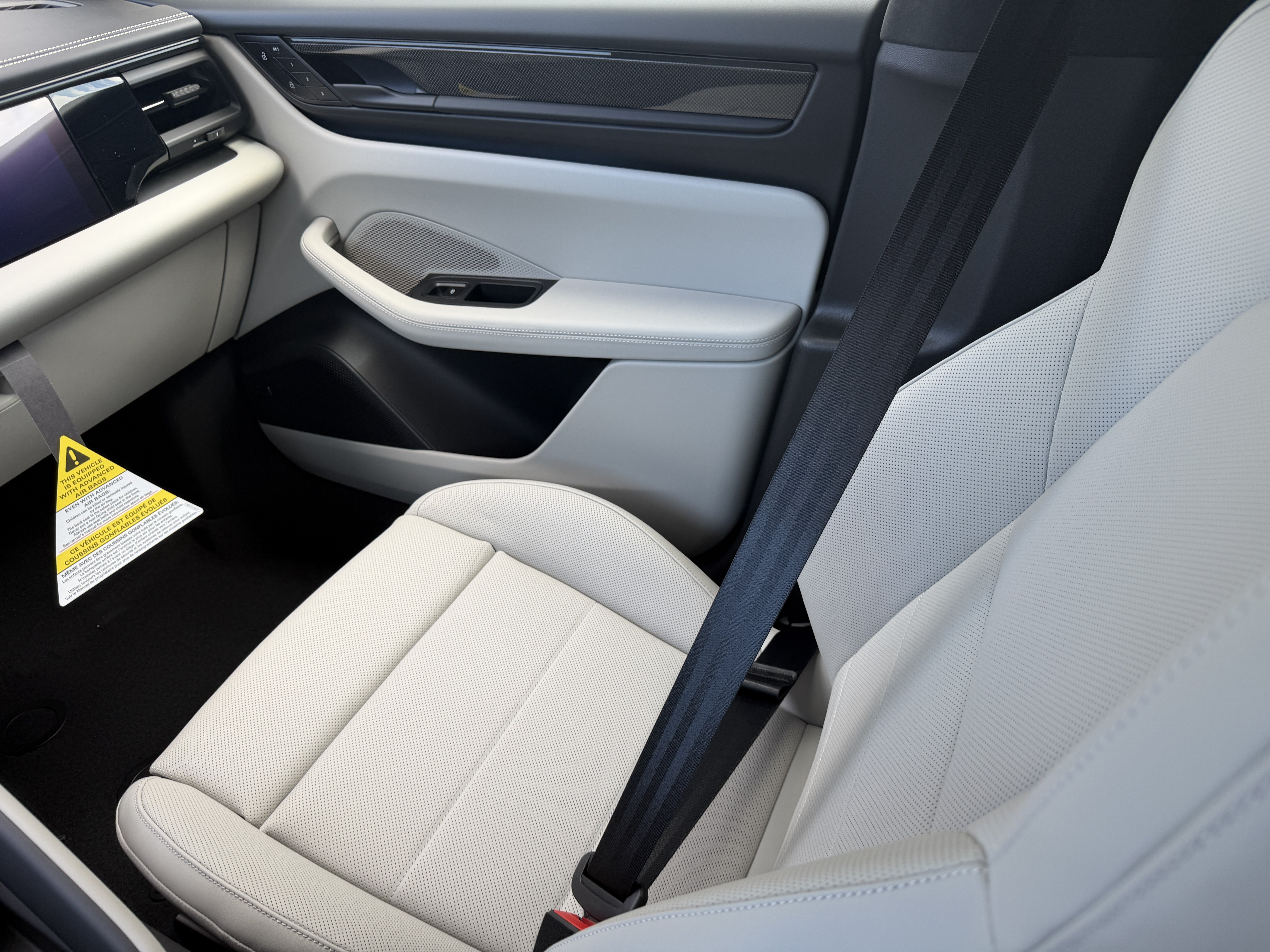 New 2026 Porsche Macan Turbo Electric AWD/4WD image 20