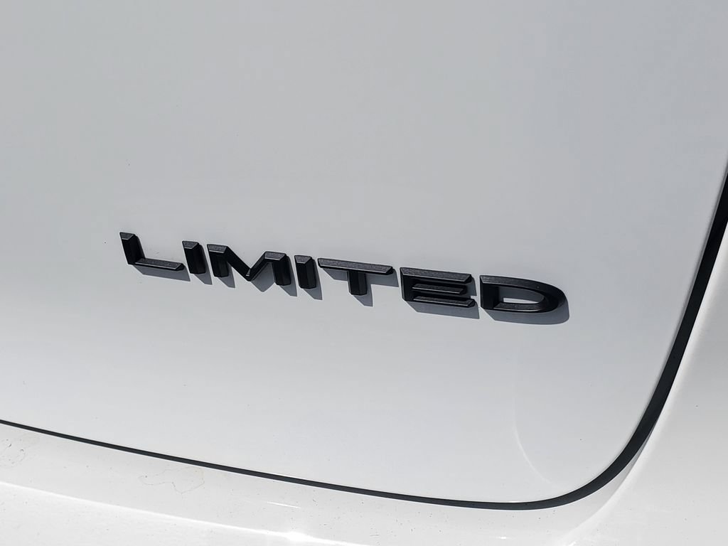 Used 2025 Chrysler Pacifica Limited FWD image 34
