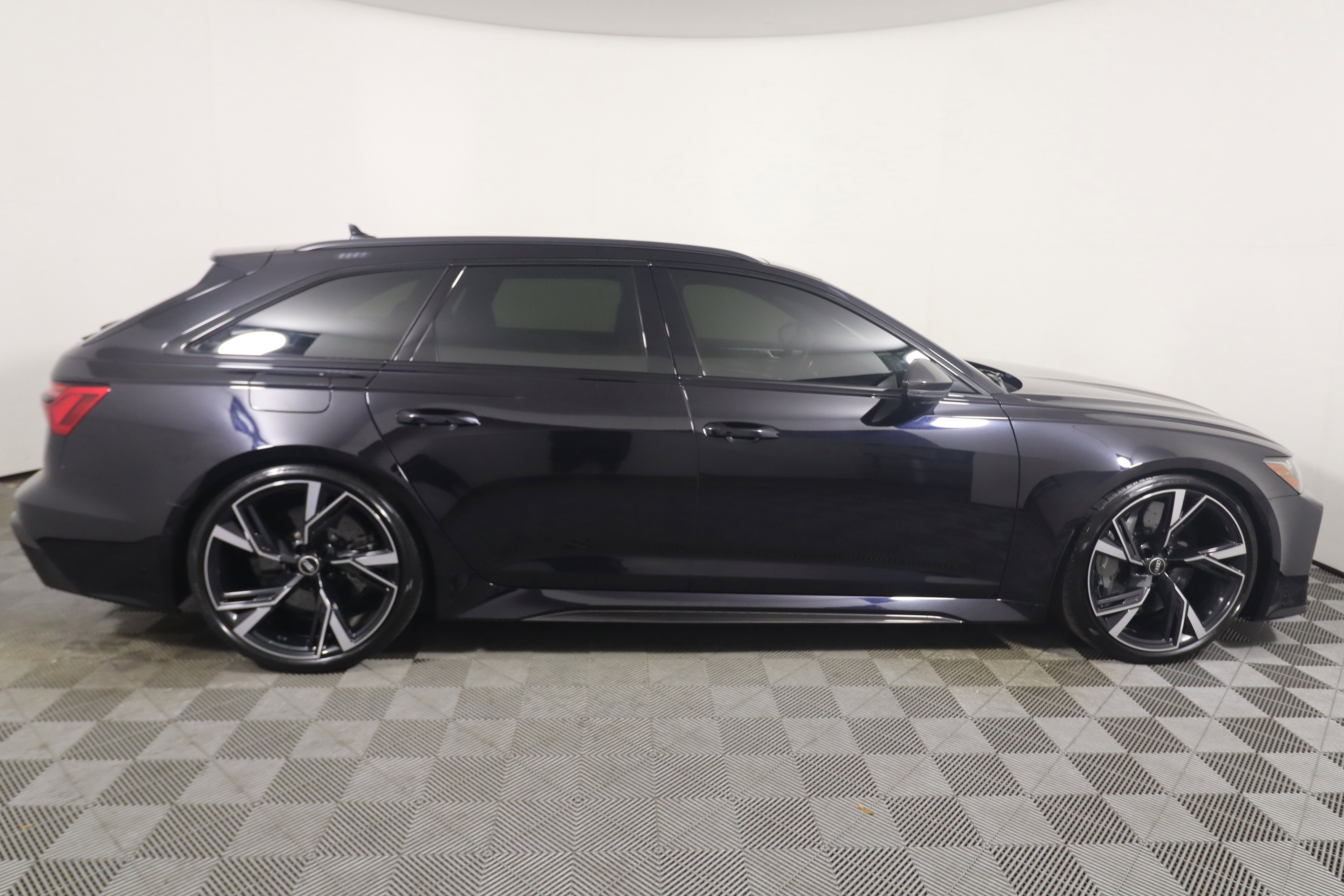 Used 2021 Audi RS 6 w/ Carbon Optic Package AWD/4WD image 6