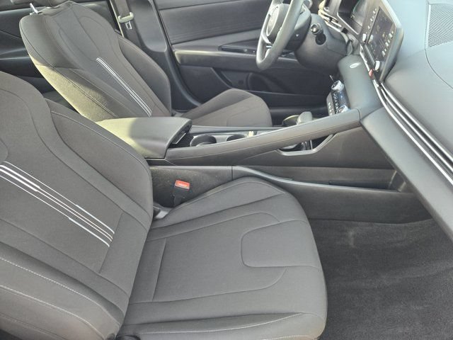 Used 2025 Hyundai Elantra Hybrid FWD image 13