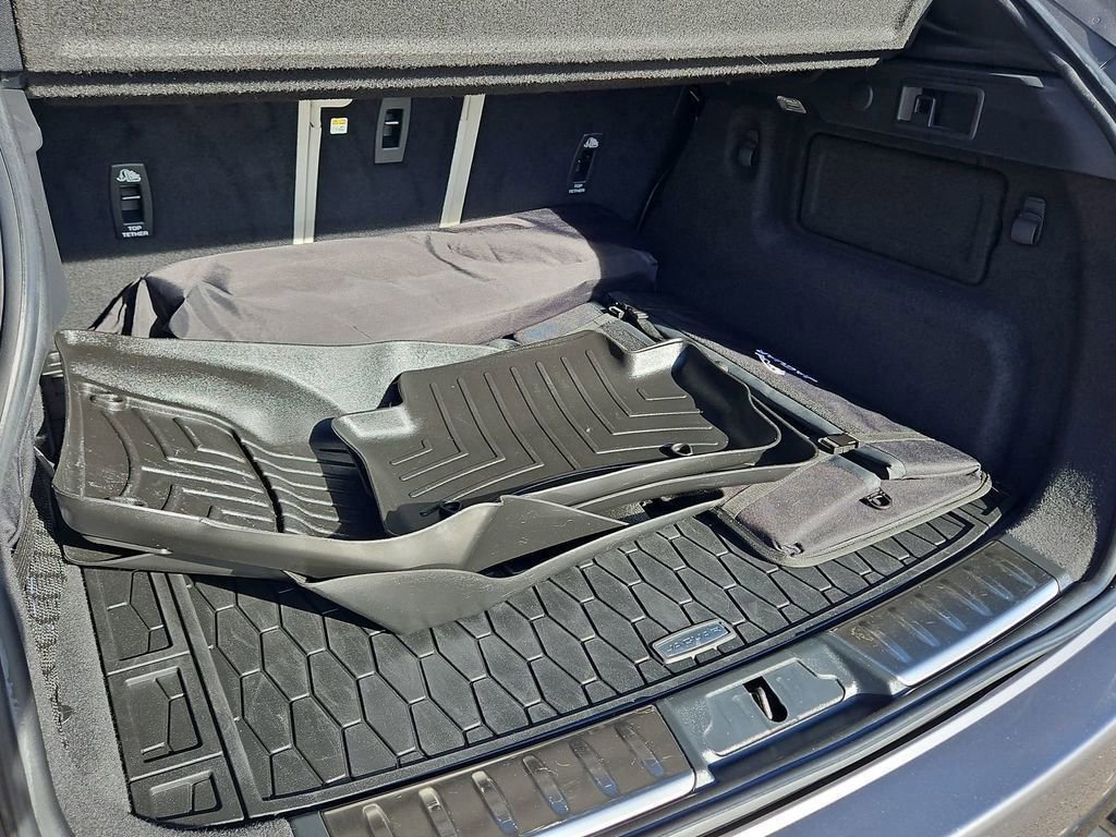 Used 2023 Jaguar F-PACE SVR image 20