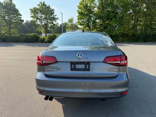 Used 2017 Volkswagen Jetta SE FWD image 4