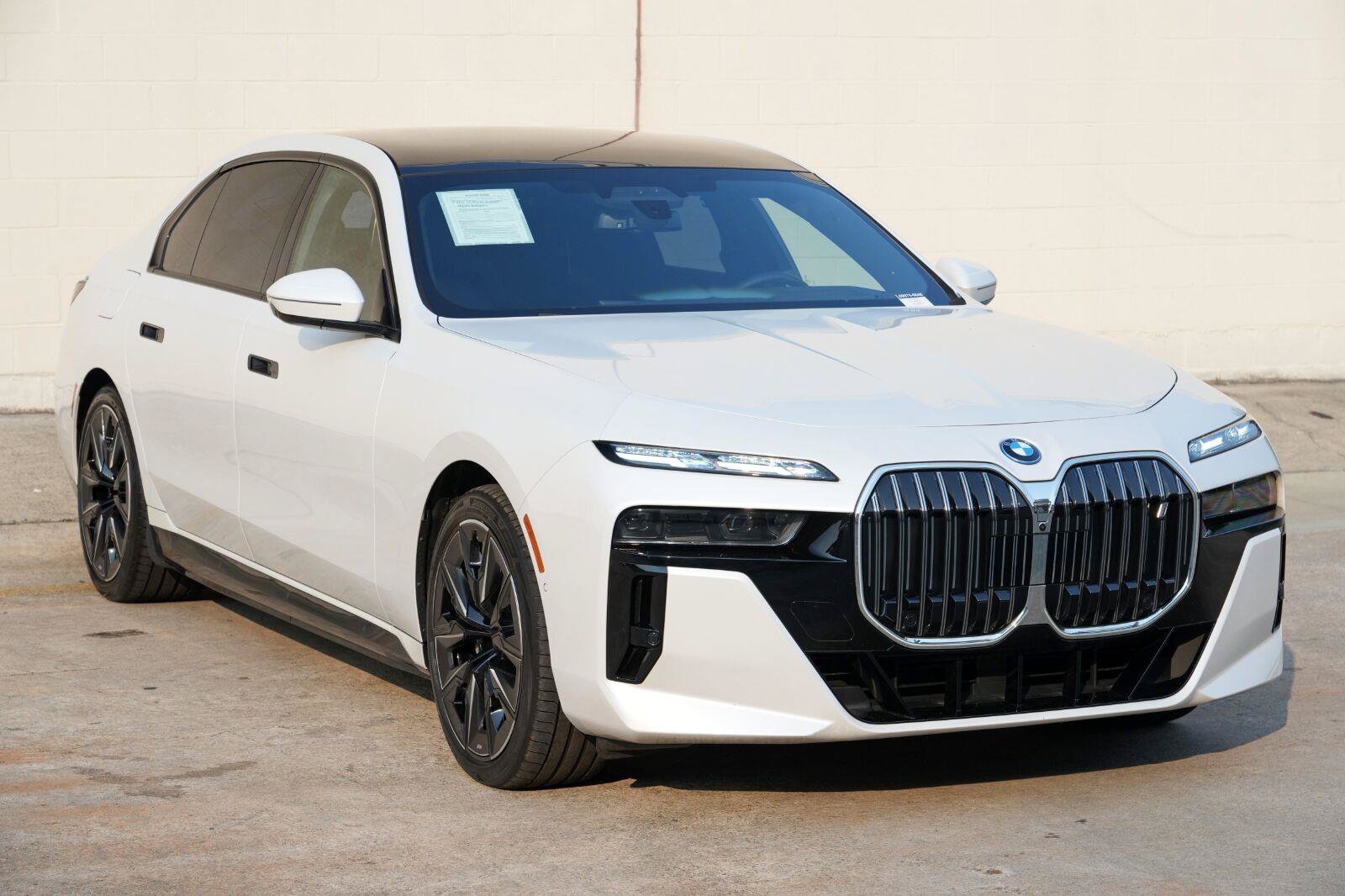 Used 2023 BMW i7 xDrive60 w/ Executive Package 2 AWD/4WD image 67
