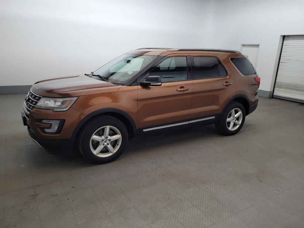 Used 2017 Ford Explorer XLT w/ Equipment Group 201A AWD/4WD image 2