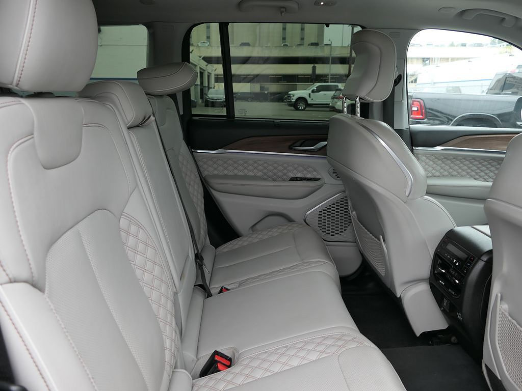 Used 2023 Jeep Grand Cherokee Summit w/ Luxury Tech Group V AWD/4WD image 22