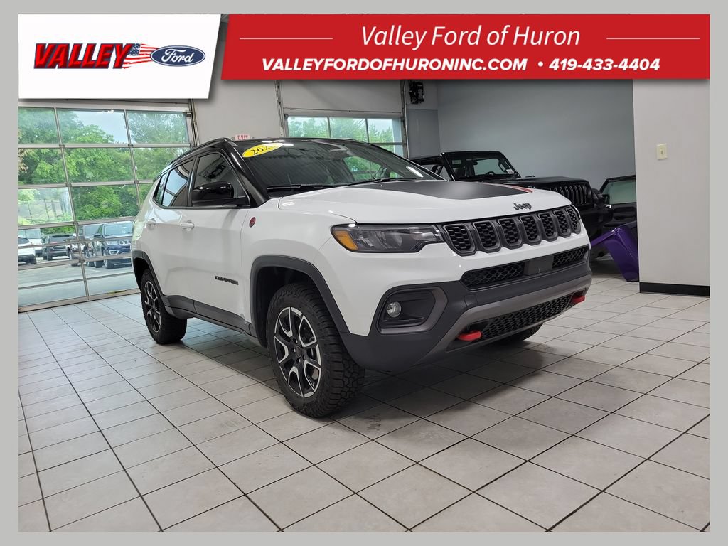 Used 2026 Jeep Compass Trailhawk AWD/4WD image 1