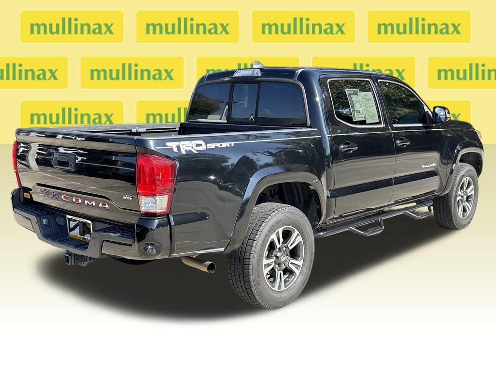 Used 2016 Toyota Tacoma TRD Sport image 4