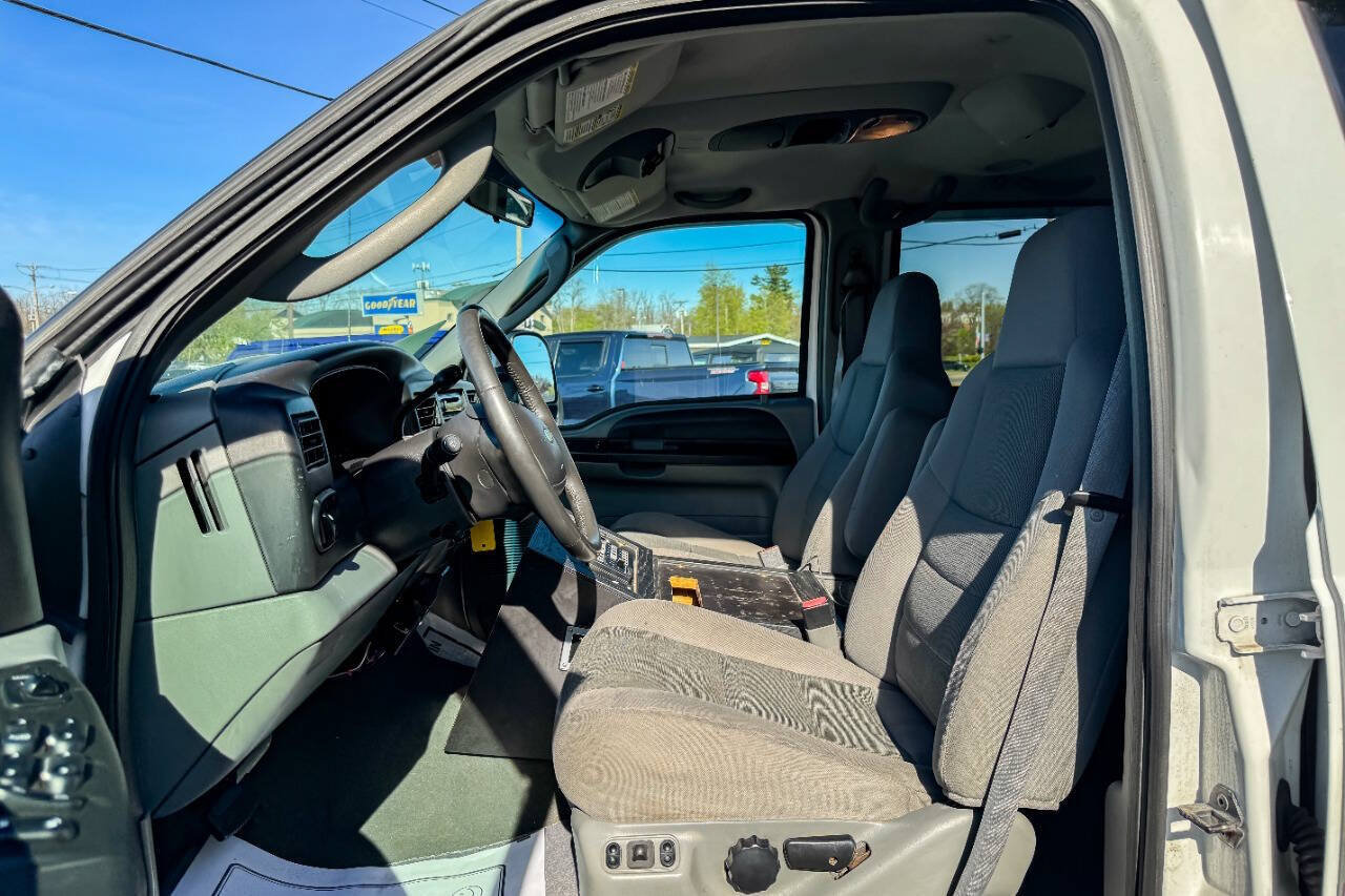 Used 2005 Ford Excursion XLT AWD/4WD image 22