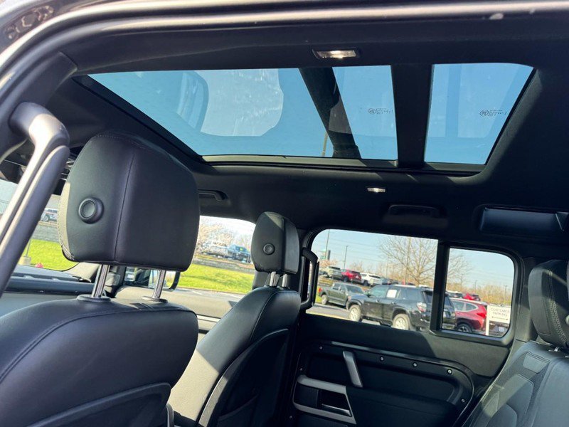 Used 2023 Land Rover Defender 110 X-Dynamic SE image 11
