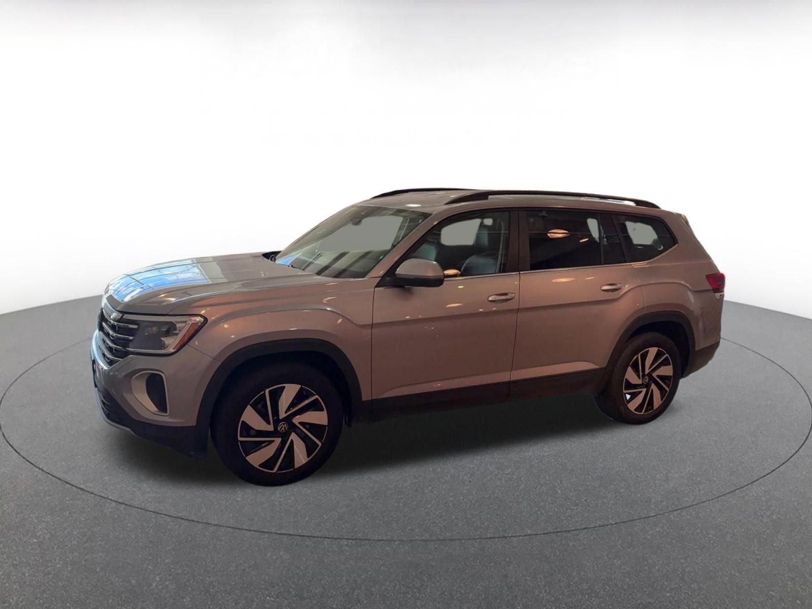 Used 2025 Volkswagen Atlas SE image 8