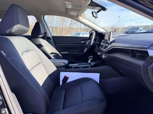 Used 2024 Nissan Altima 2.5 SV image 10
