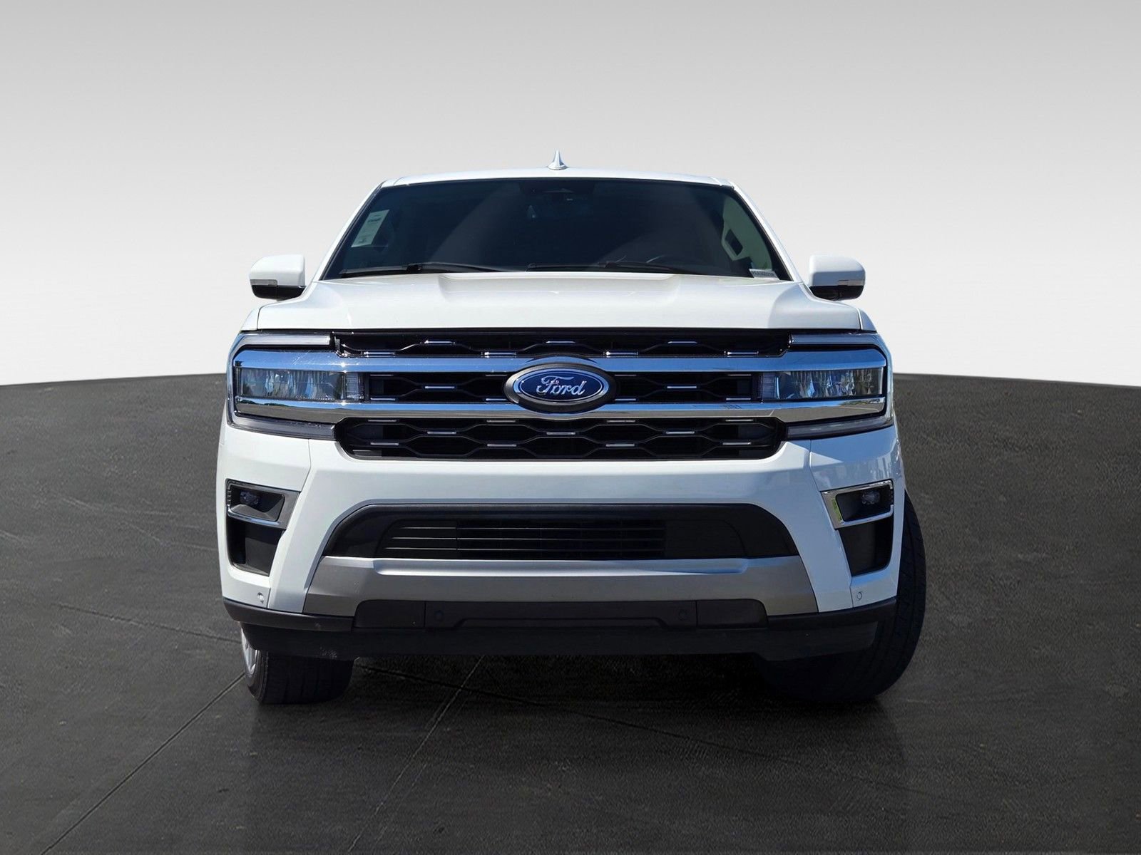 Used 2024 Ford Expedition Max Limited AWD/4WD image 2