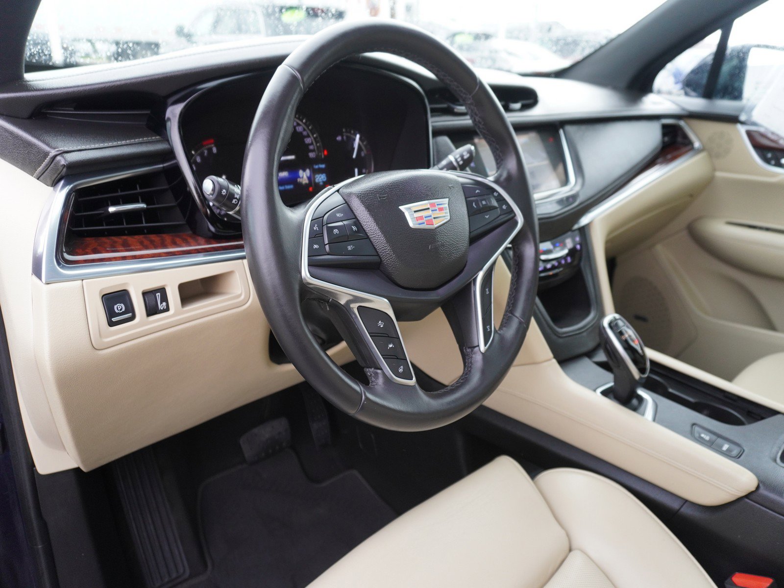 Used 2017 Cadillac XT5 Premium Luxury w/ Driver Assist Package FWD image 22