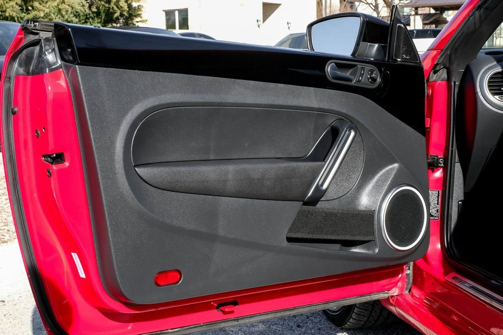 Used 2014 Volkswagen Beetle R-Line image 33