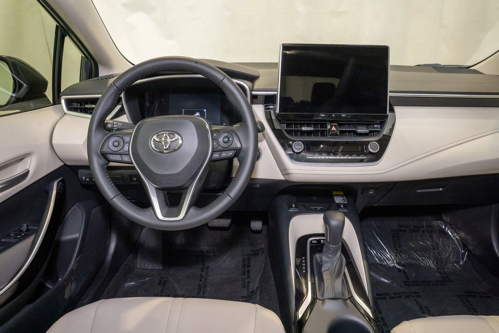 Used 2025 Toyota Corolla XLE image 6