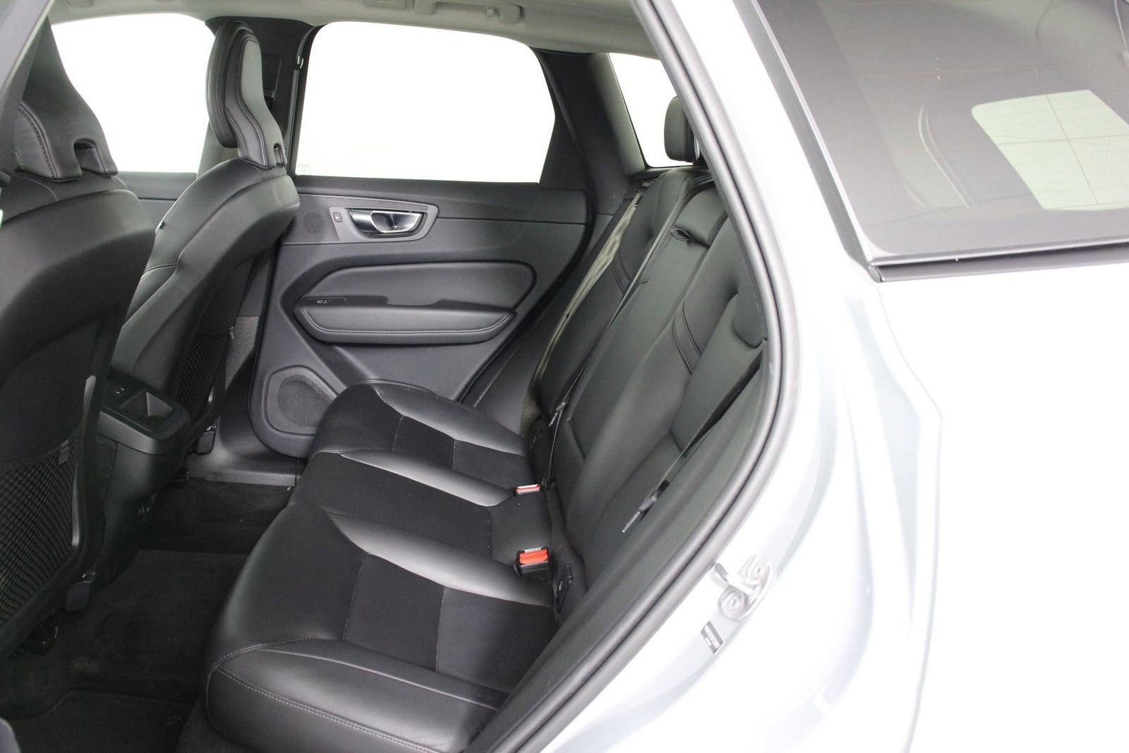 Certified 2025 Volvo XC60 B5 Core AWD/4WD image 32
