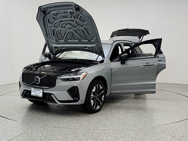 New 2026 Volvo XC60 T8 Plus w/ Protection Package Premier AWD/4WD image 9