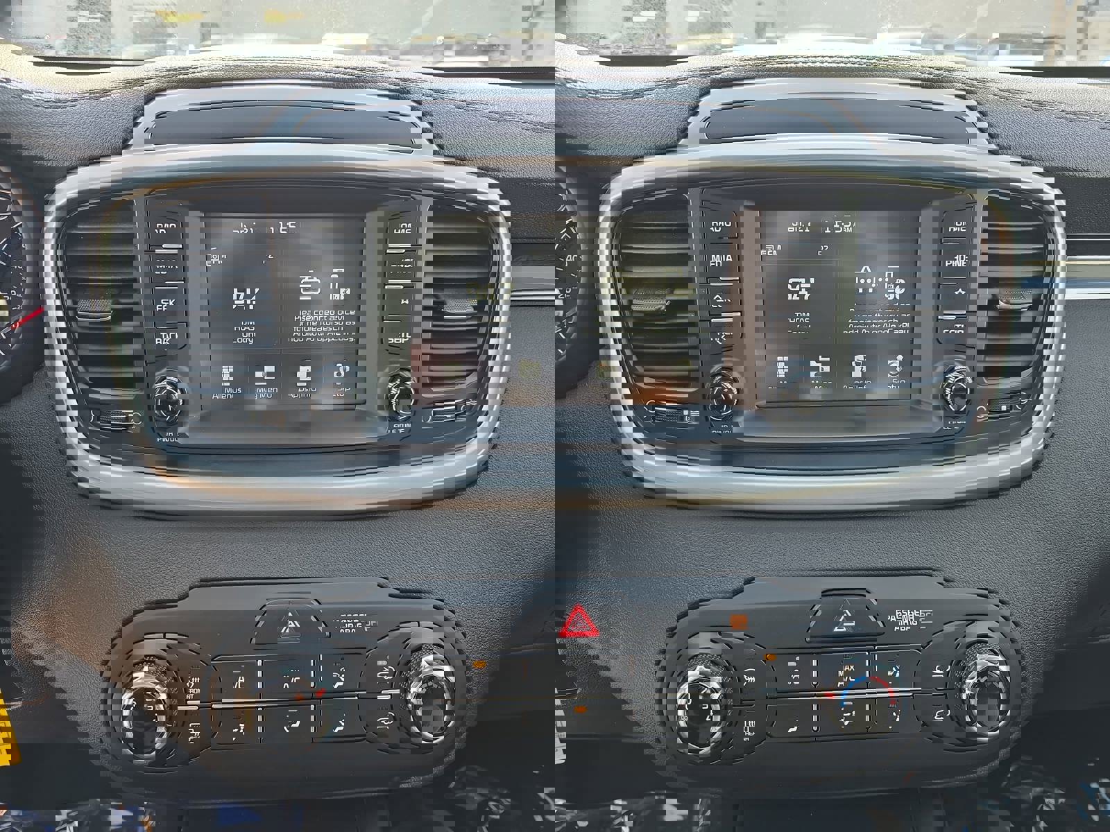 Used 2019 Kia Sorento L image 24