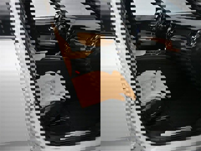 Certified 2025 Volvo XC60 T8 Ultra w/ Protection Package Premier image 29