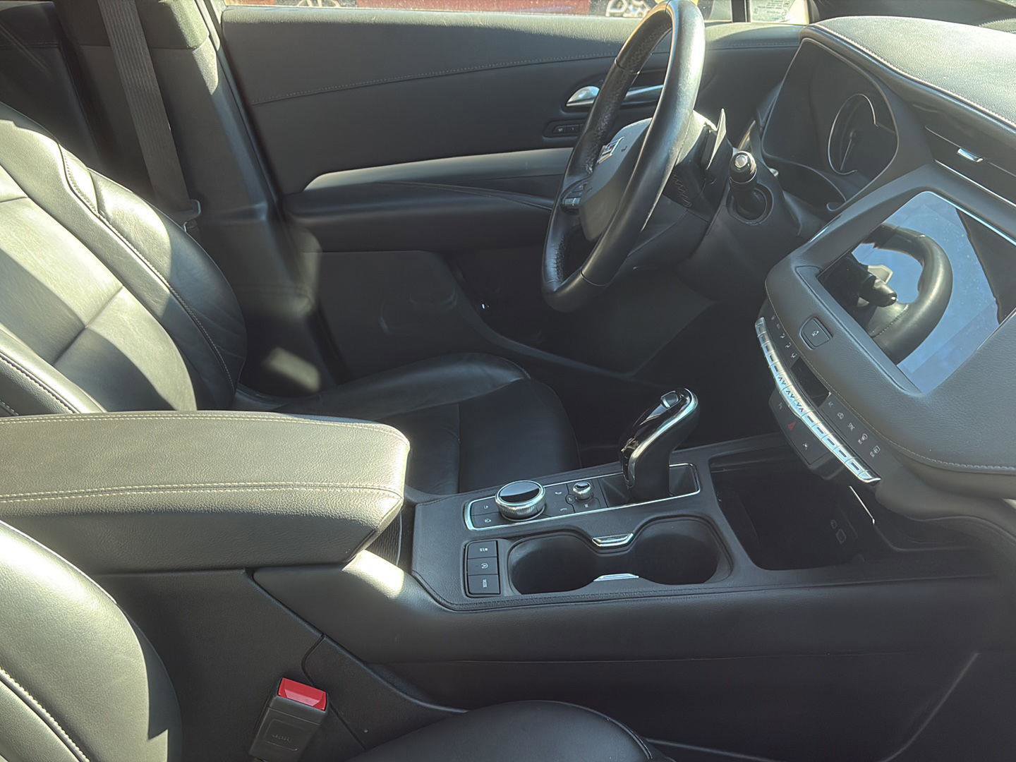 Used 2023 Cadillac XT4 Premium Luxury image 5