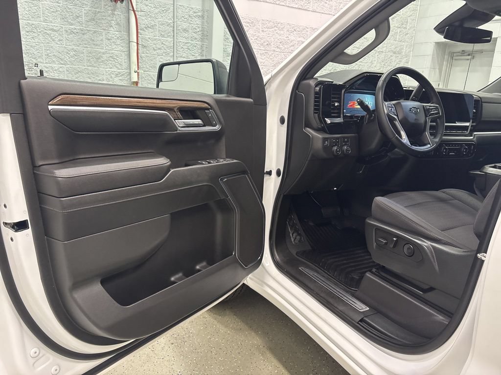 Used 2023 Chevrolet Silverado 1500 RST AWD/4WD image 14