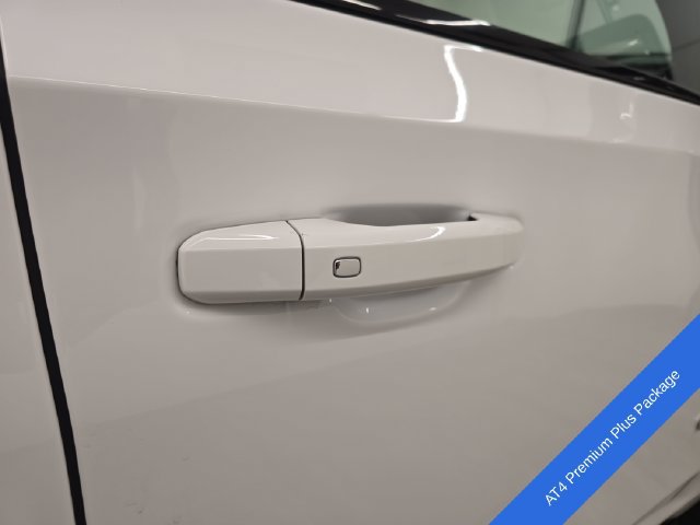 Used 2025 GMC Yukon XL AT4 w/ AT4 Premium Plus Package AWD/4WD image 9