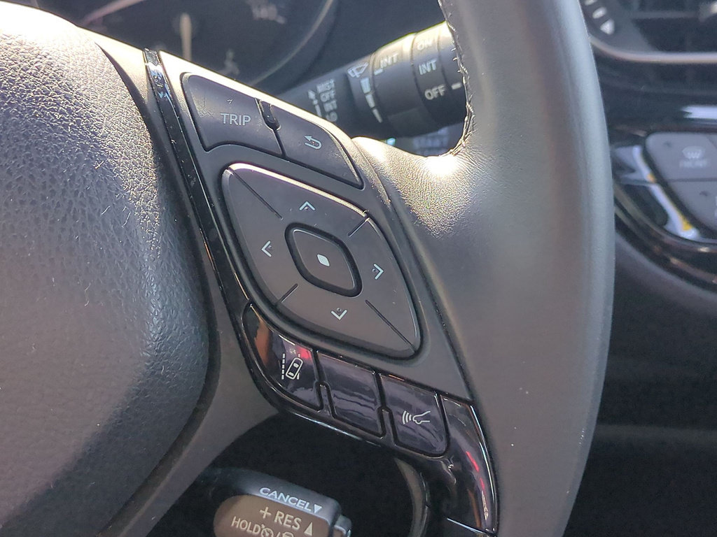 Used 2019 Toyota C-HR XLE FWD image 18