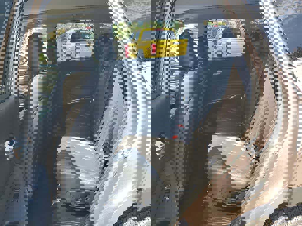 Used 2020 Hyundai Santa Fe Limited image 10