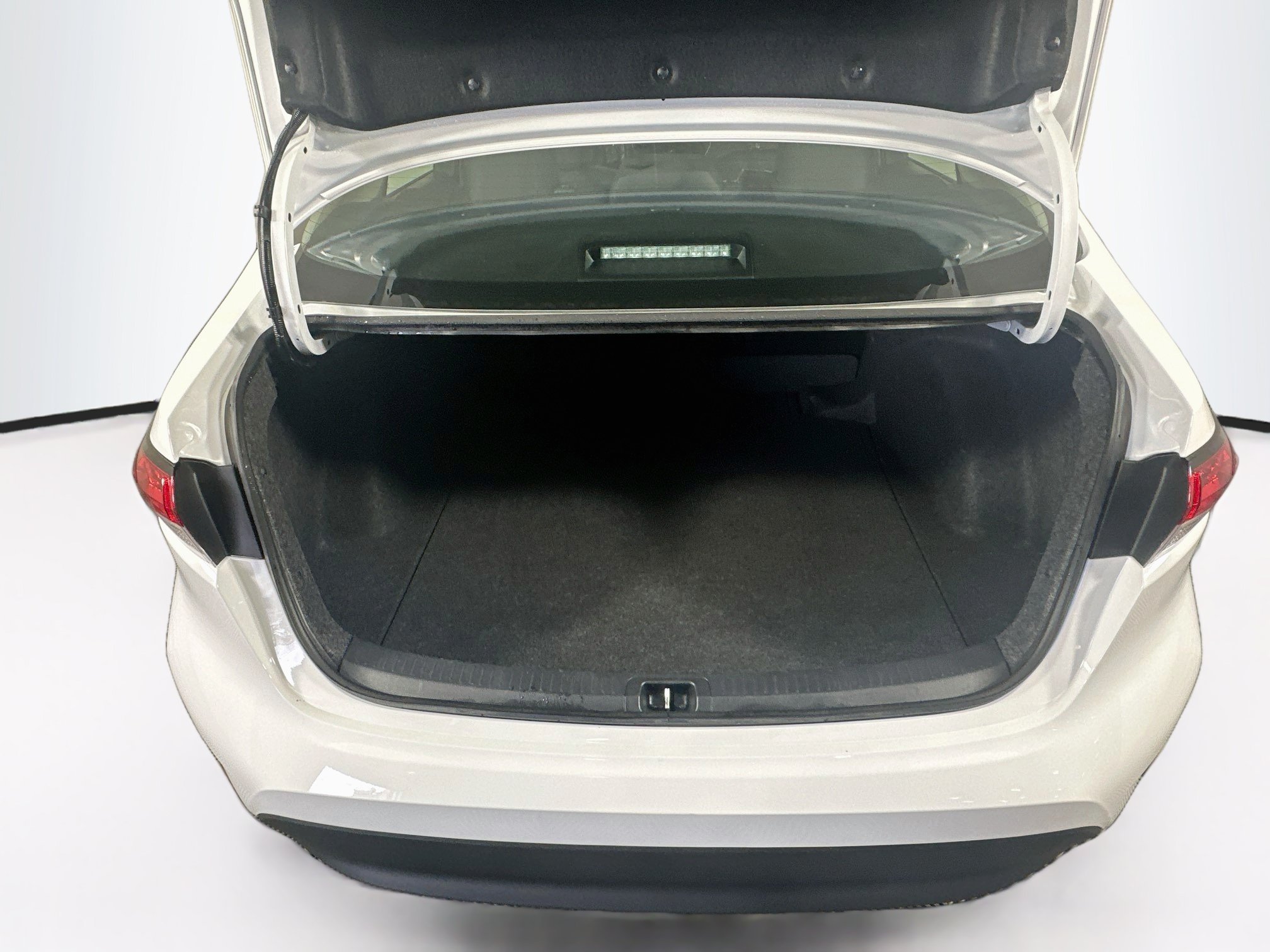 Used 2025 Toyota Corolla LE FWD image 26