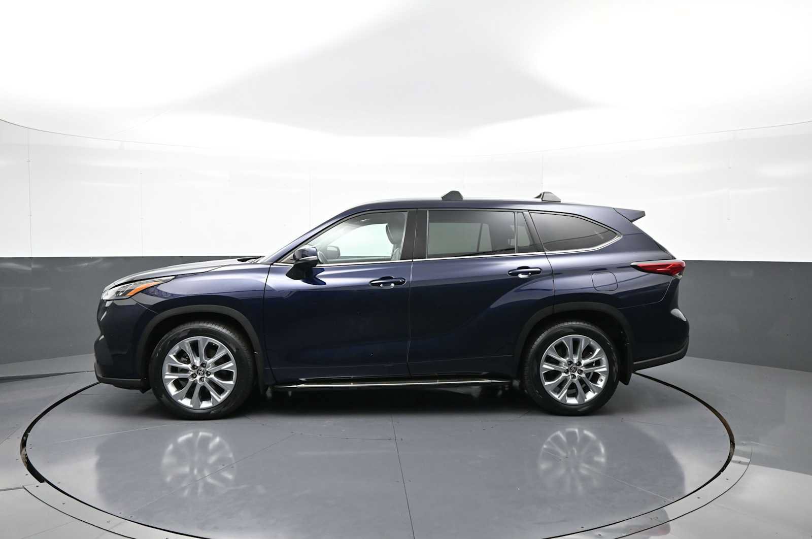 Used 2022 Toyota Highlander Limited AWD/4WD image 9