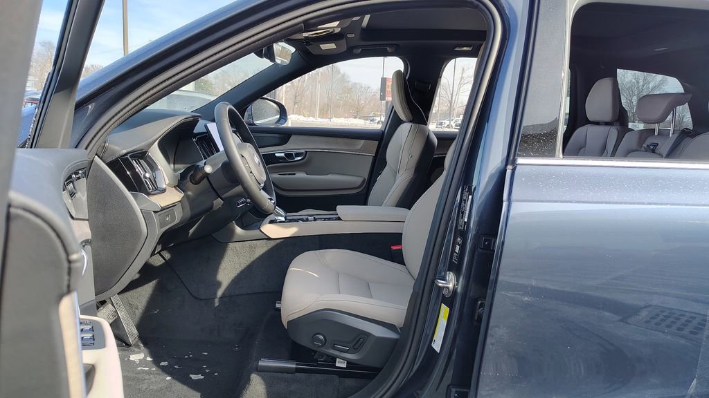 New 2026 Volvo XC90 B6 Plus w/ Protection Package Premier image 7