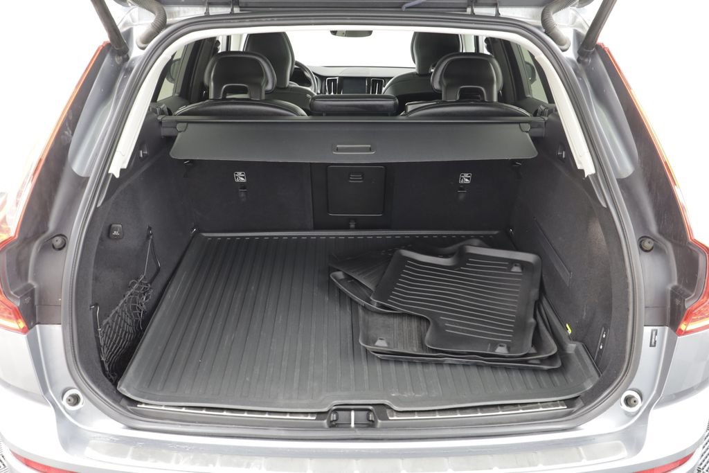 Used 2019 Volvo XC60 T5 Momentum w/ Advanced Package AWD/4WD image 18