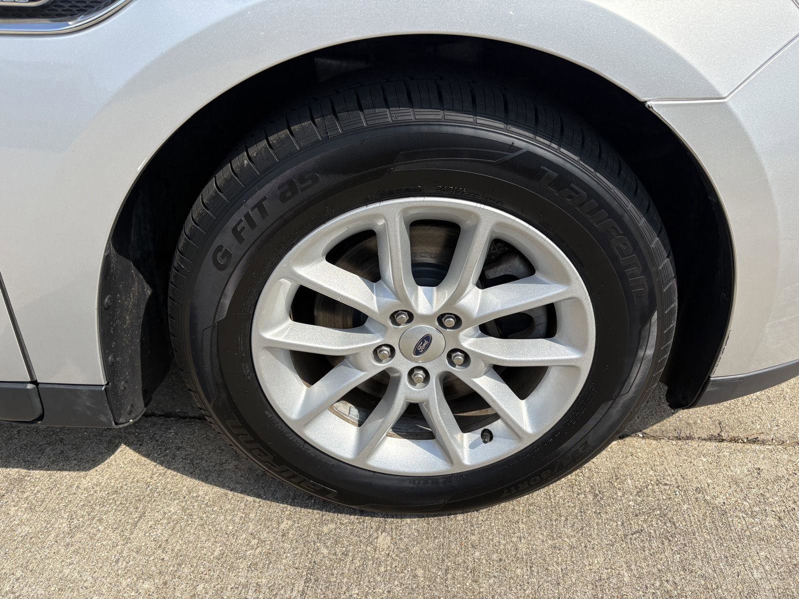 Used 2014 Ford Taurus SE image 24