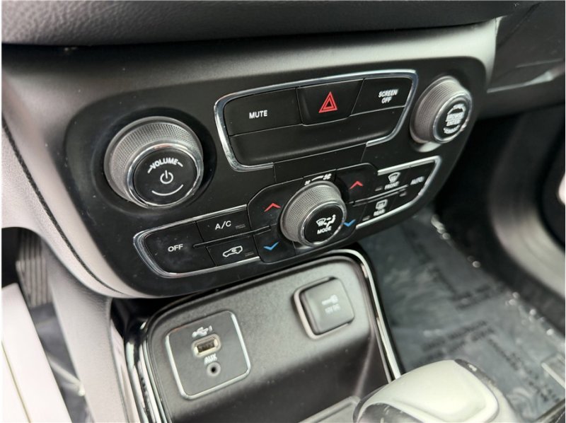Used 2020 Jeep Compass Limited FWD image 44