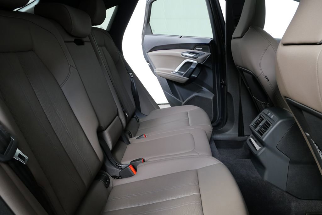 Used 2025 Audi Q5 Premium Plus w/ Premium Plus image 16