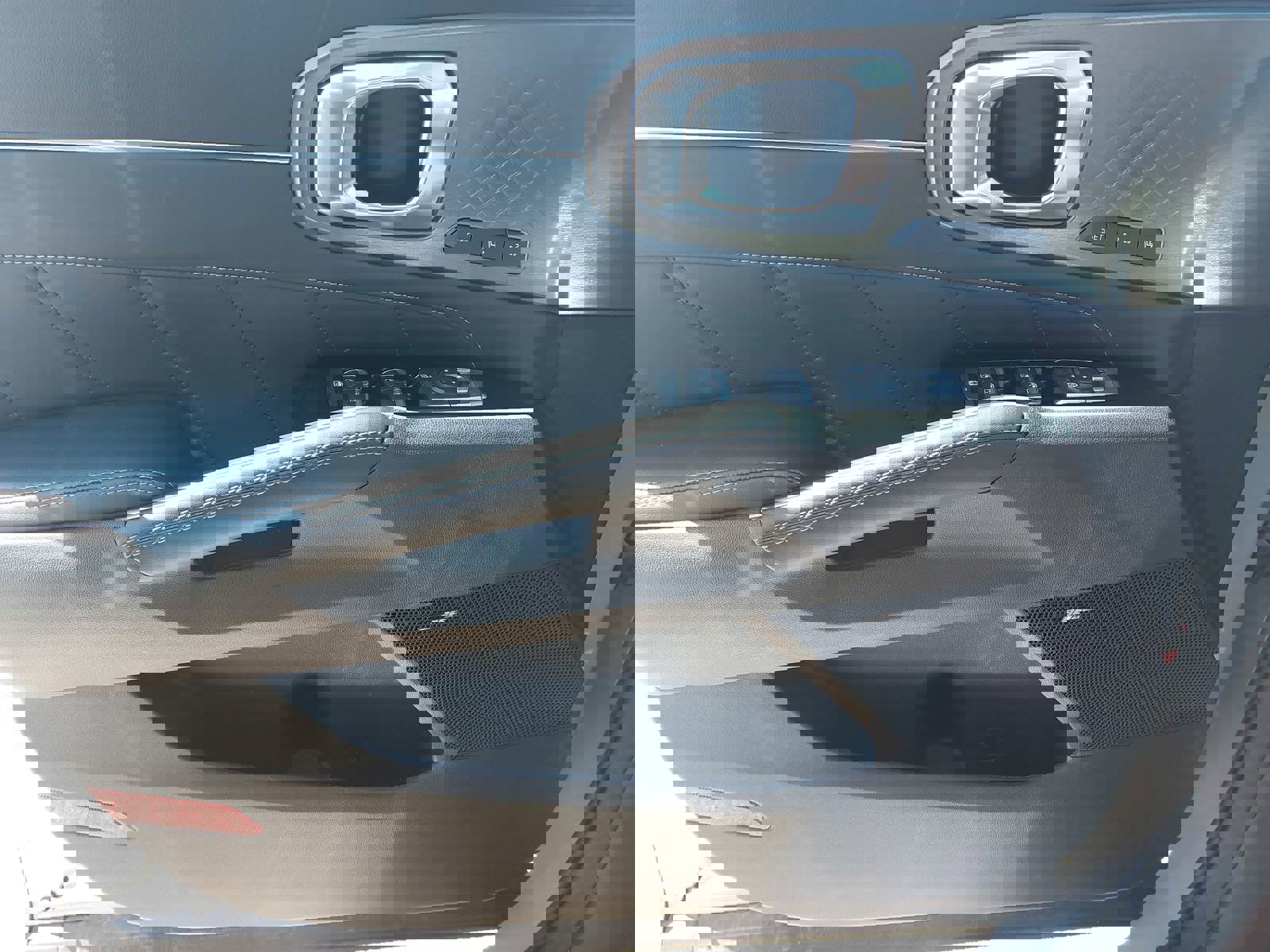 Used 2023 Kia Sorento SX image 28