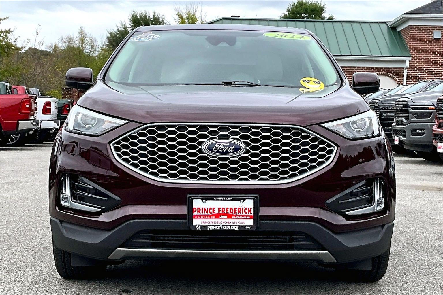 Used 2024 Ford Edge SEL w/ Convenience Package AWD/4WD image 2