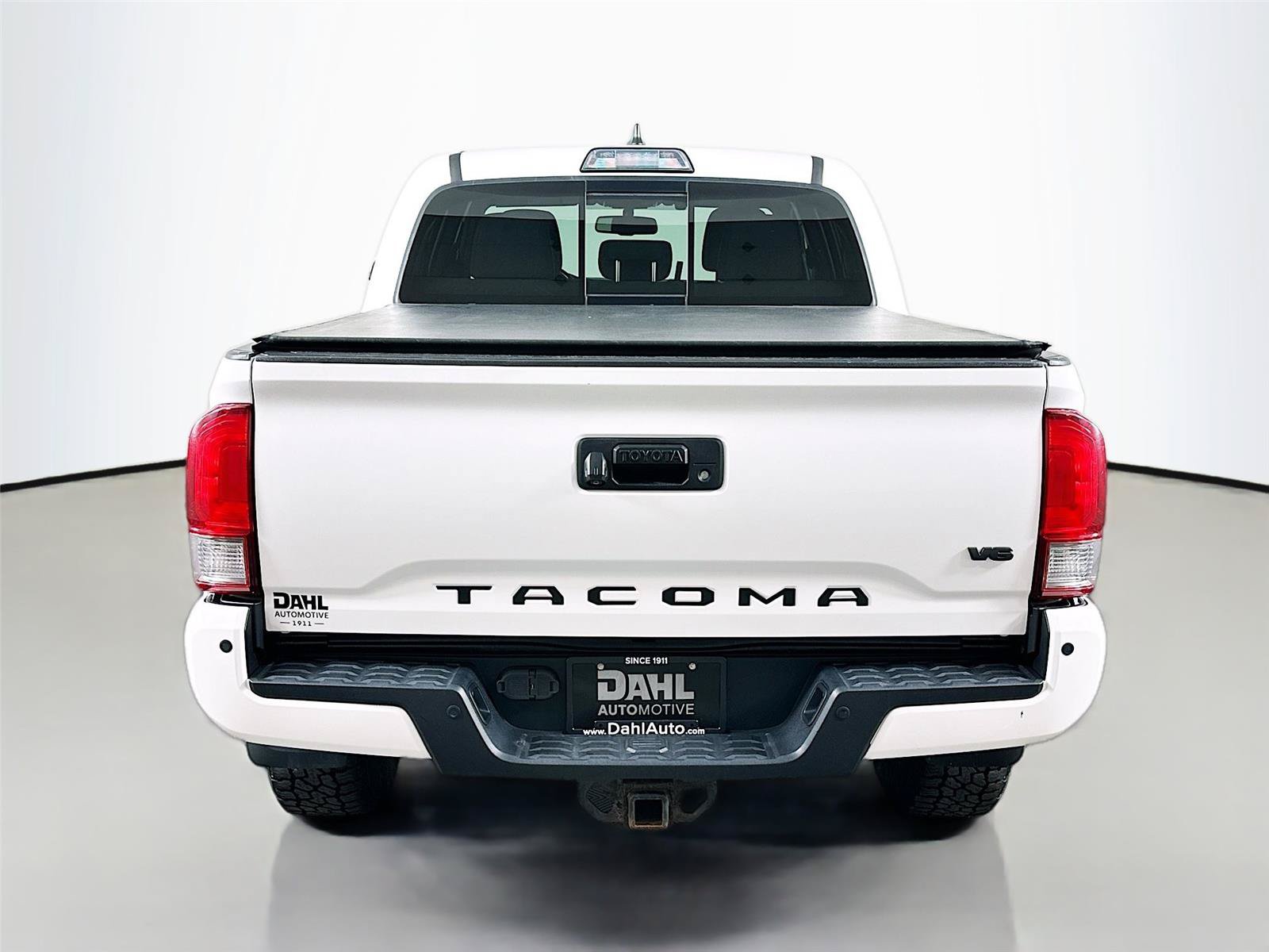 Used 2017 Toyota Tacoma TRD Off-Road AWD/4WD image 12